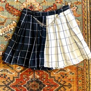 Hot topic black and white split grid pleated skirt with butterfly chain
